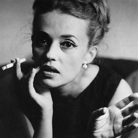 40 Glamorous Photos of Jeanne Moreau in the 1950s and ’60s